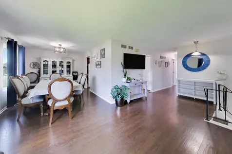1180 Sunbury Road South Elgin IL 60177