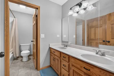 938 Stonehaven Court Elgin IL 60124