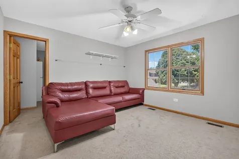 938 Stonehaven Court Elgin IL 60124
