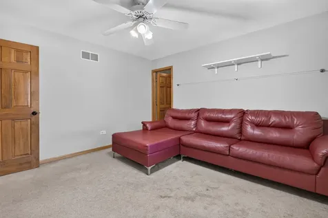 938 Stonehaven Court Elgin IL 60124