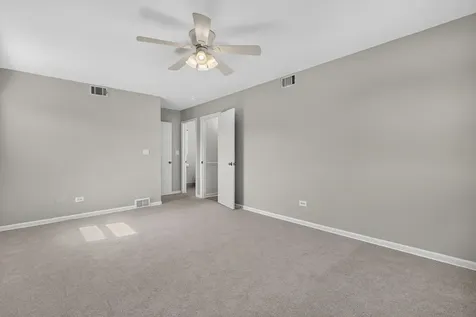 1829 West Catalpa Lane Mount Prospect IL 60056