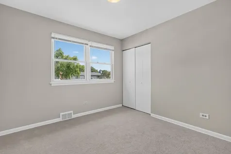 1829 West Catalpa Lane Mount Prospect IL 60056