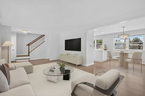 1829 West Catalpa Lane Mount Prospect IL 60056