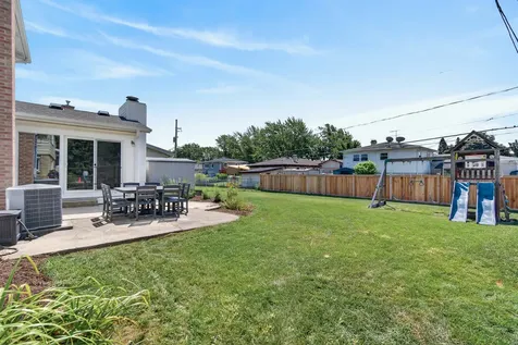 1829 West Catalpa Lane Mount Prospect IL 60056