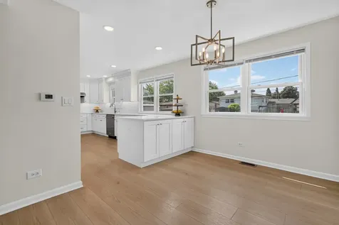 1829 West Catalpa Lane Mount Prospect IL 60056