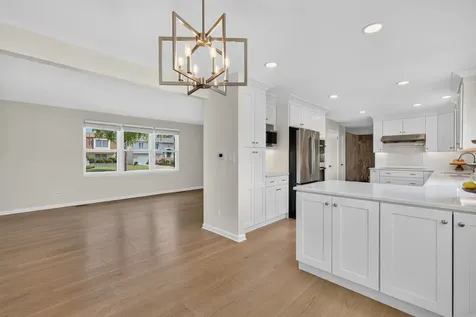 1829 West Catalpa Lane Mount Prospect IL 60056