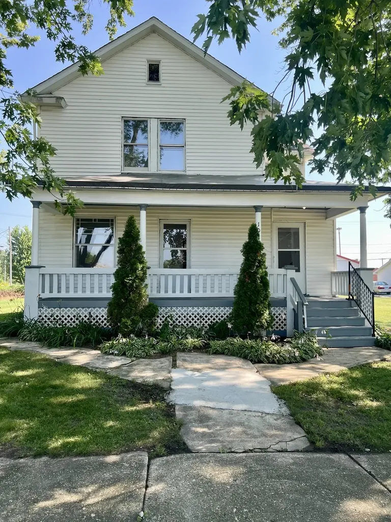 107 West Palmer Street Thawville IL 60968