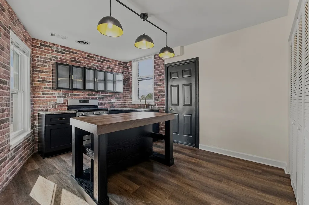 238 West 31st Street Chicago IL 60616