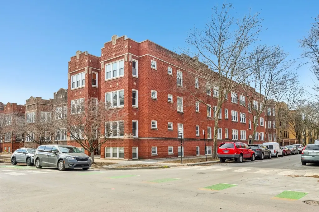 2609 West Gunnison Street Chicago IL 60625