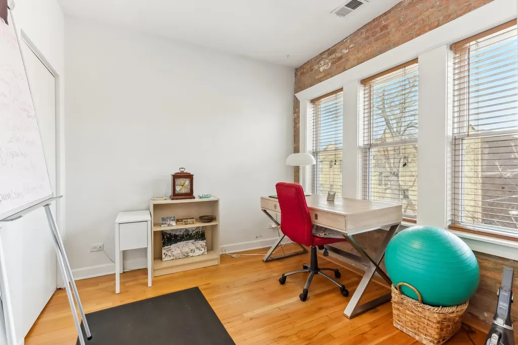 2609 West Gunnison Street Chicago IL 60625