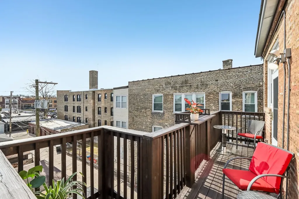 2609 West Gunnison Street Chicago IL 60625