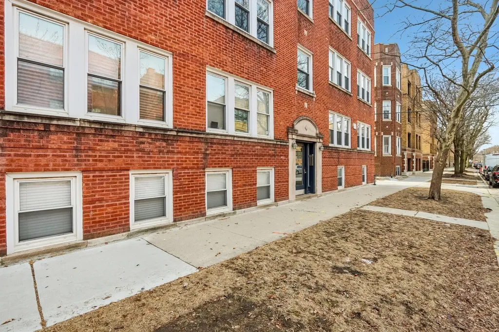 2609 West Gunnison Street Chicago IL 60625