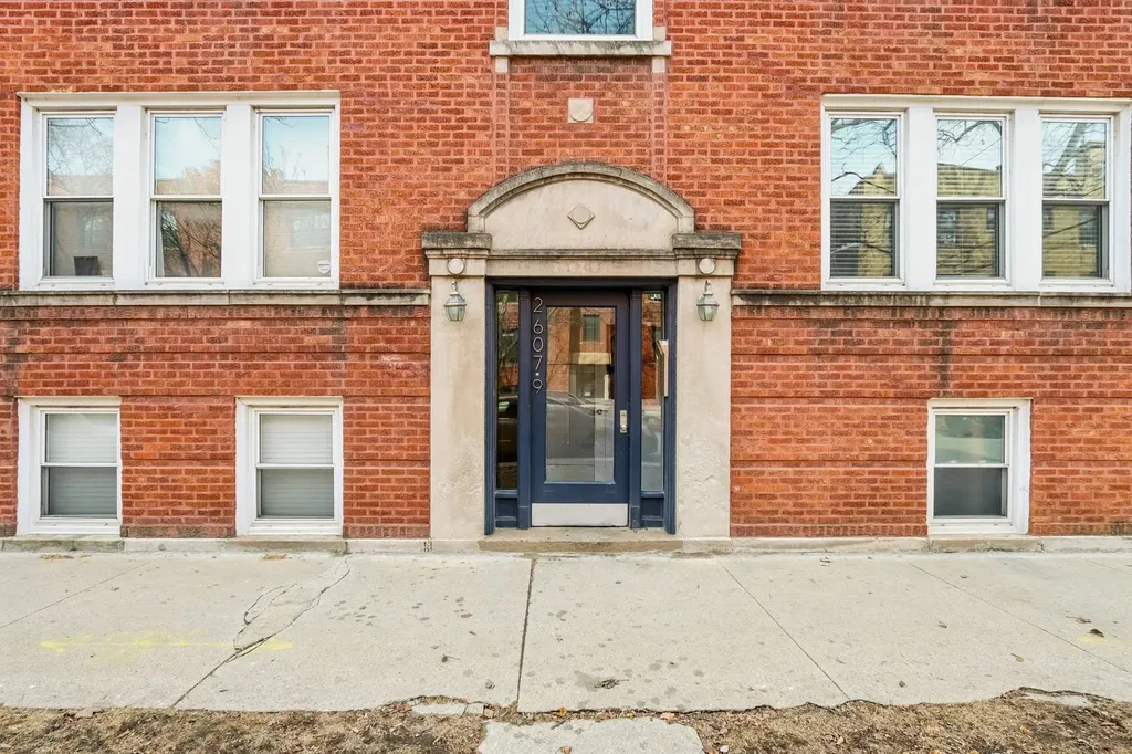 2609 West Gunnison Street Chicago IL 60625