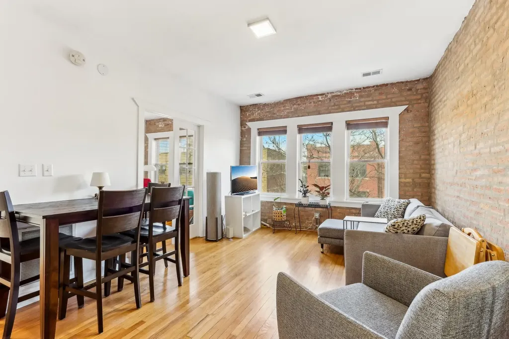 2609 West Gunnison Street Chicago IL 60625