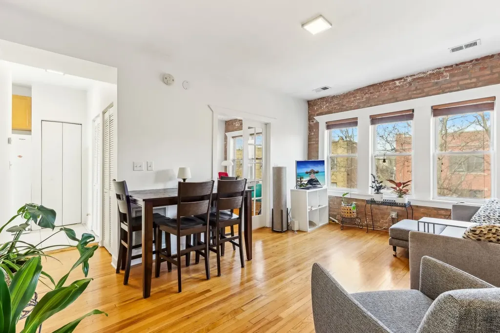 2609 West Gunnison Street Chicago IL 60625