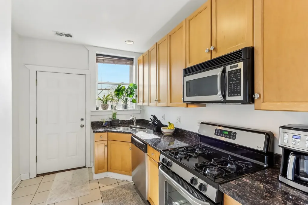 2609 West Gunnison Street Chicago IL 60625