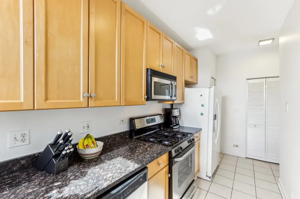 2609 West Gunnison Street Chicago IL 60625