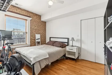 2609 West Gunnison Street Chicago IL 60625