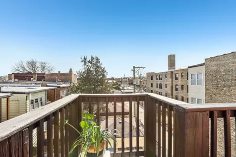 2609 West Gunnison Street Chicago IL 60625