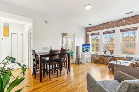 2609 West Gunnison Street Chicago IL 60625