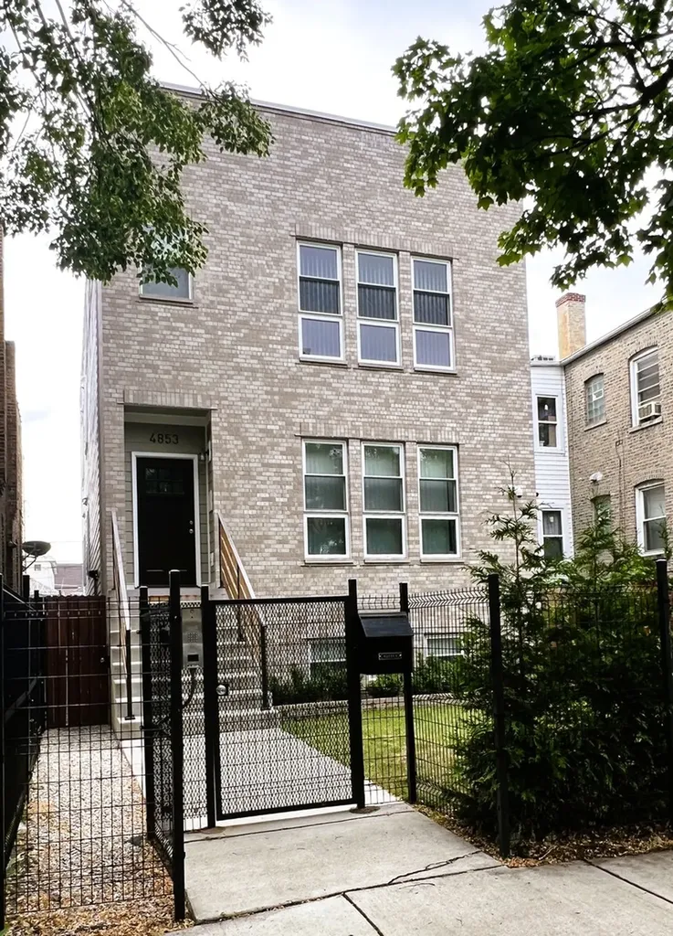 4853 West Nelson Street Chicago IL 60641
