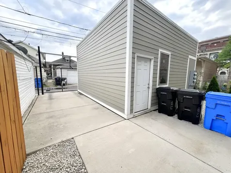 4853 West Nelson Street Chicago IL 60641