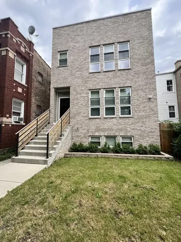 4853 West Nelson Street Chicago IL 60641