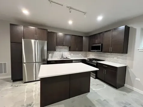 4853 West Nelson Street Chicago IL 60641