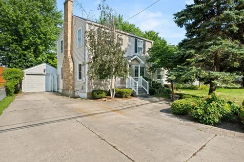 1222 South Somonauk Street Sycamore IL 60178
