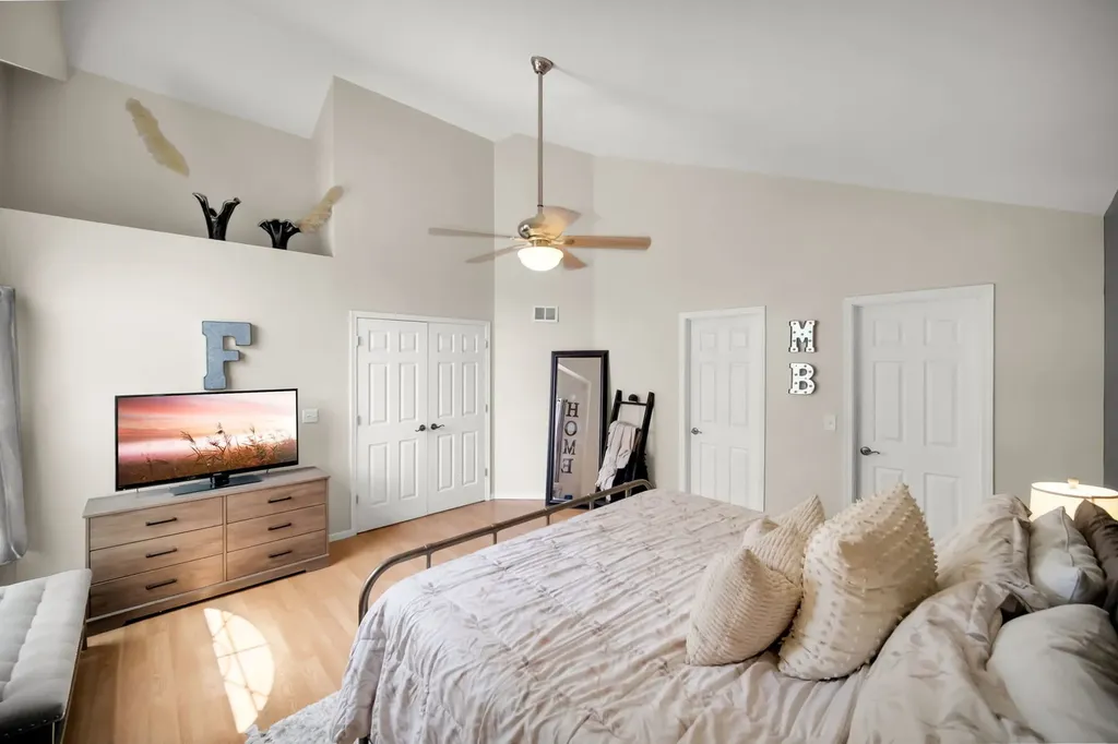 4245 Peartree Drive Lake In The Hills IL 60156
