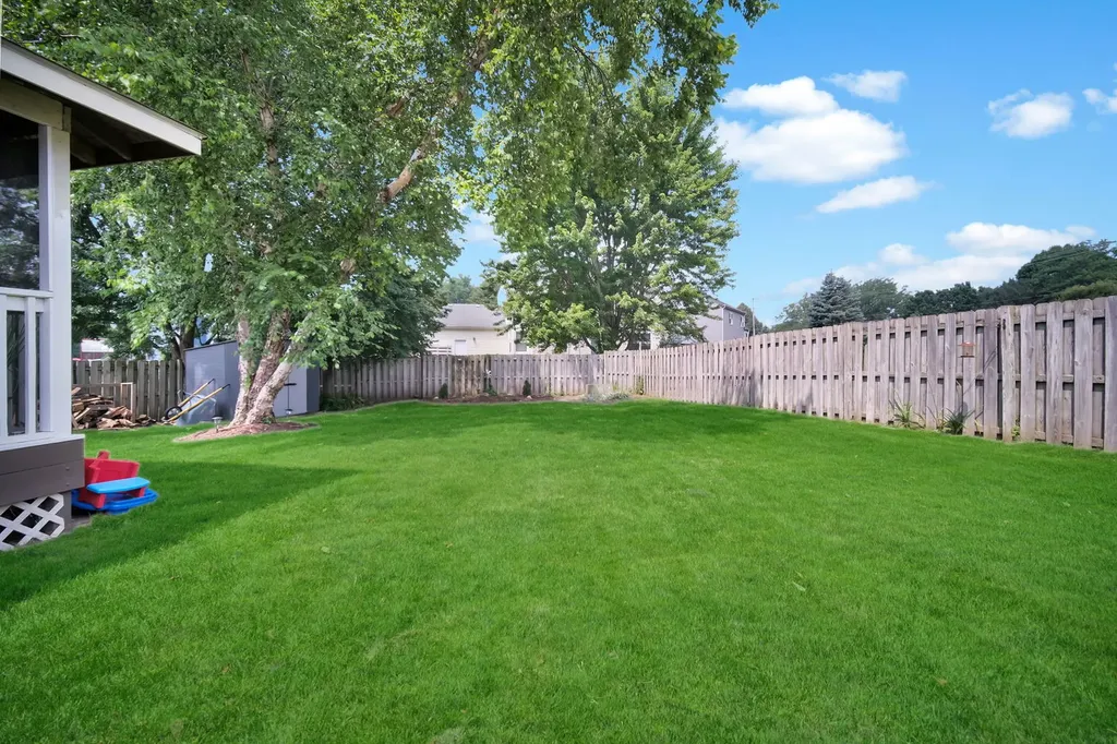 4245 Peartree Drive Lake In The Hills IL 60156