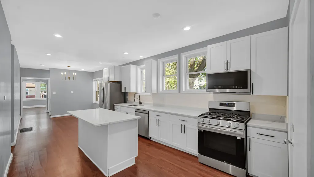 10001 South Wentworth Avenue Chicago IL 60628