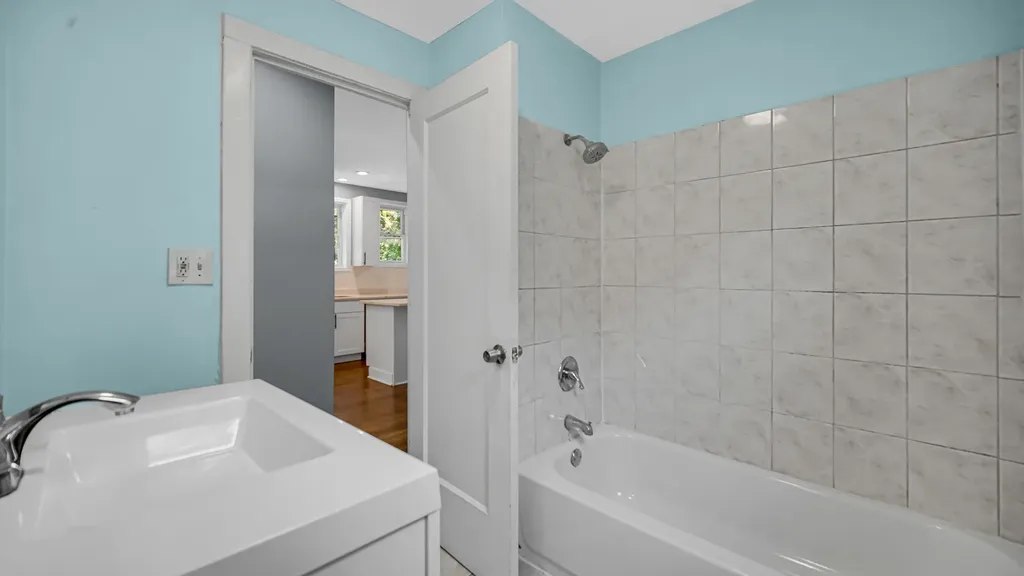 10001 South Wentworth Avenue Chicago IL 60628