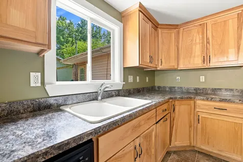 727 East Jackson Street Morris IL 60450