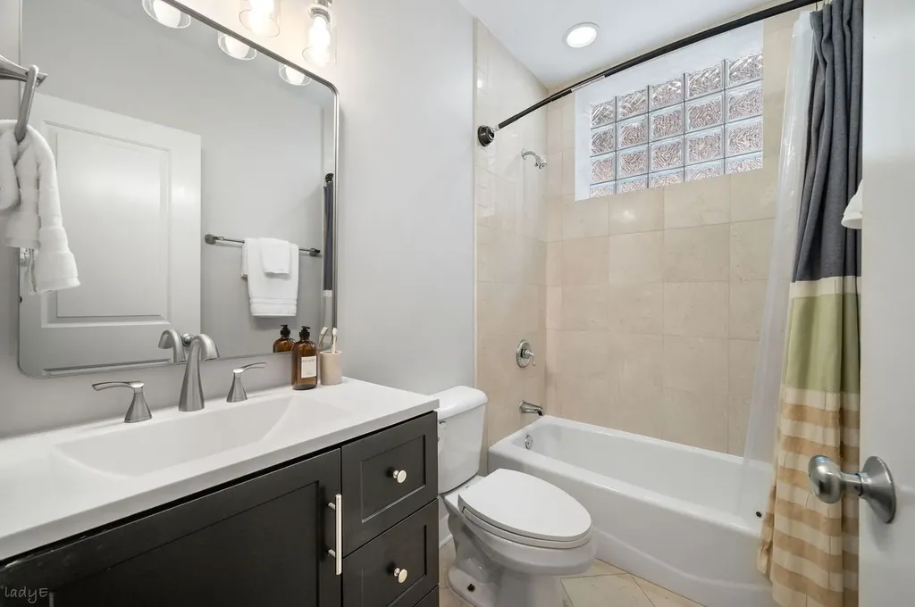 3756 West Leland Avenue Chicago IL 60625