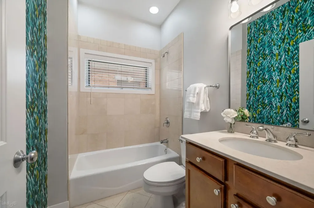 3756 West Leland Avenue Chicago IL 60625