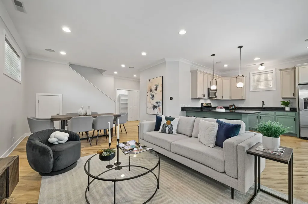3756 West Leland Avenue Chicago IL 60625