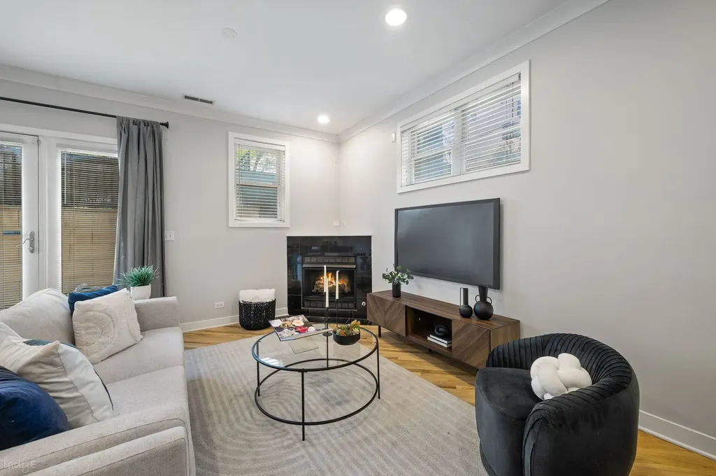 3756 West Leland Avenue Chicago IL 60625