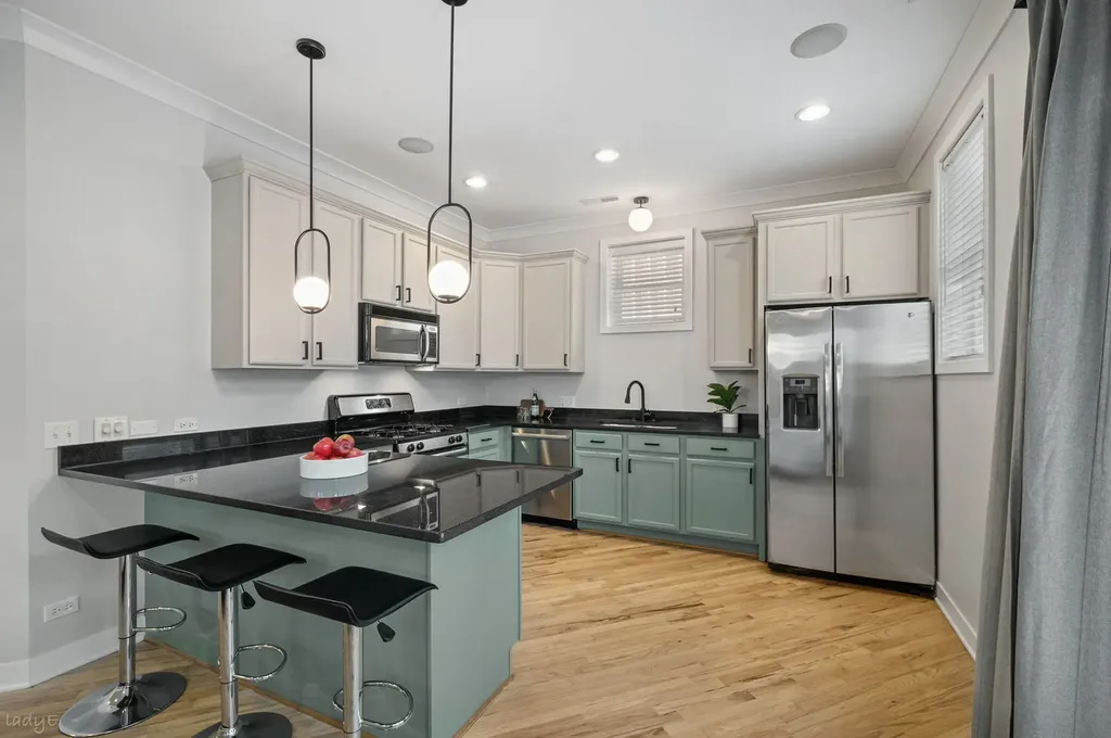 3756 West Leland Avenue Chicago IL 60625