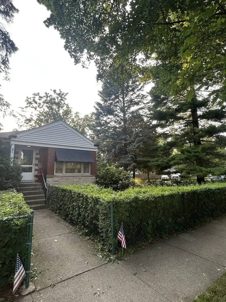 7030 North Ionia Avenue Chicago IL 60646