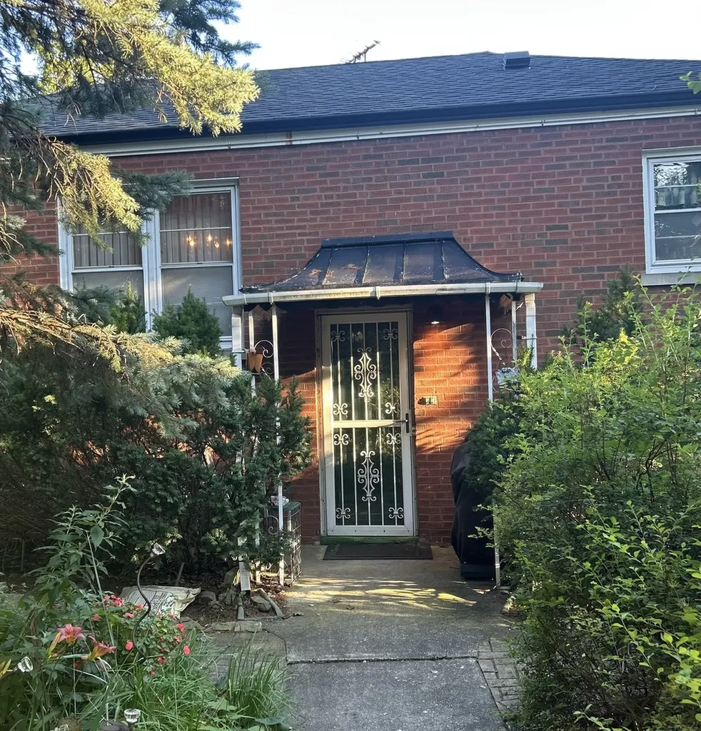 7030 North Ionia Avenue Chicago IL 60646