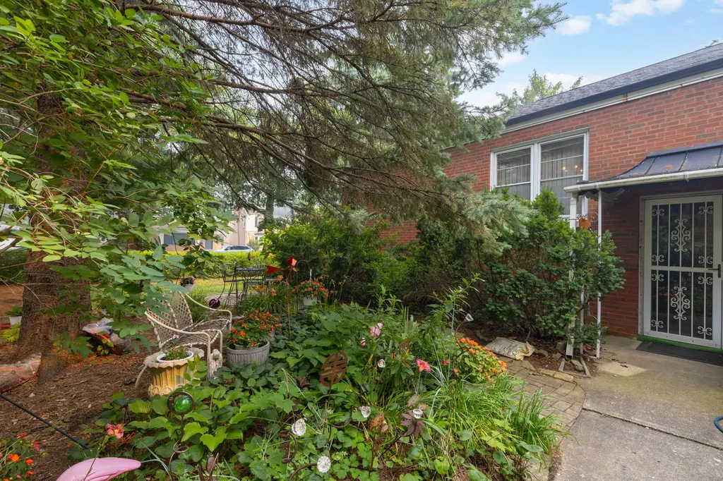 7030 North Ionia Avenue Chicago IL 60646