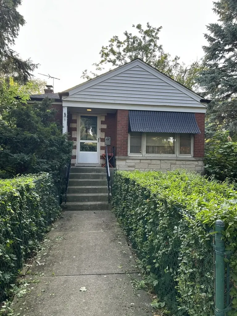 7030 North Ionia Avenue Chicago IL 60646