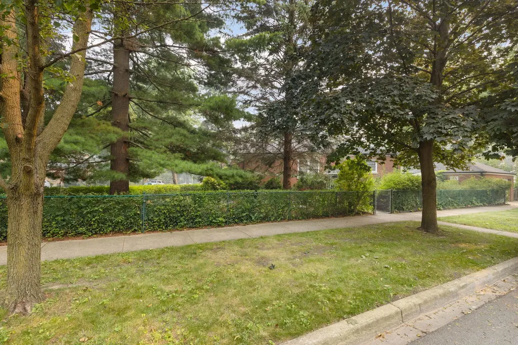 7030 North Ionia Avenue Chicago IL 60646