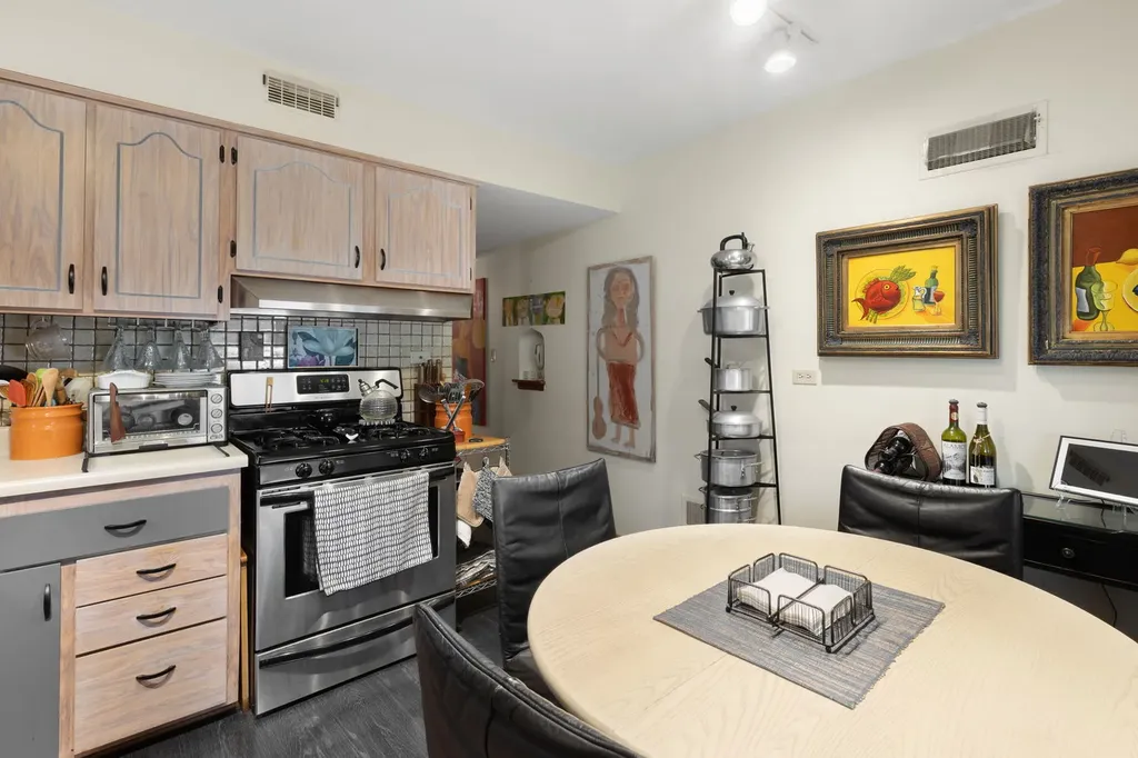 7030 North Ionia Avenue Chicago IL 60646