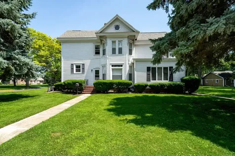 302 South Oak Street Pontiac IL 61764