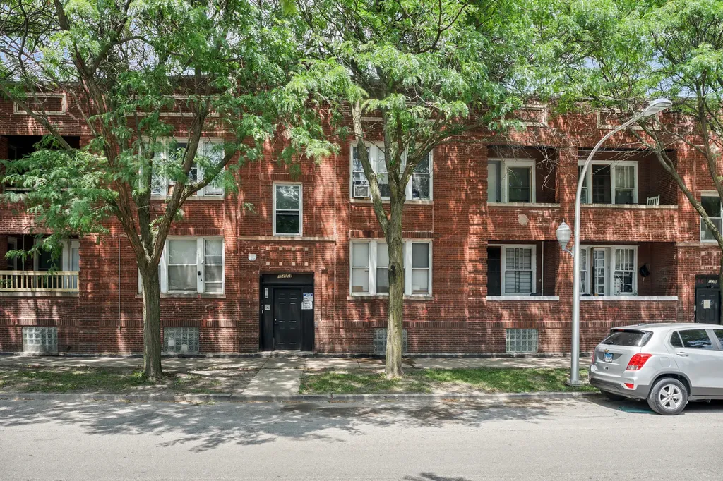 1536 West 70th Street Chicago IL 60636