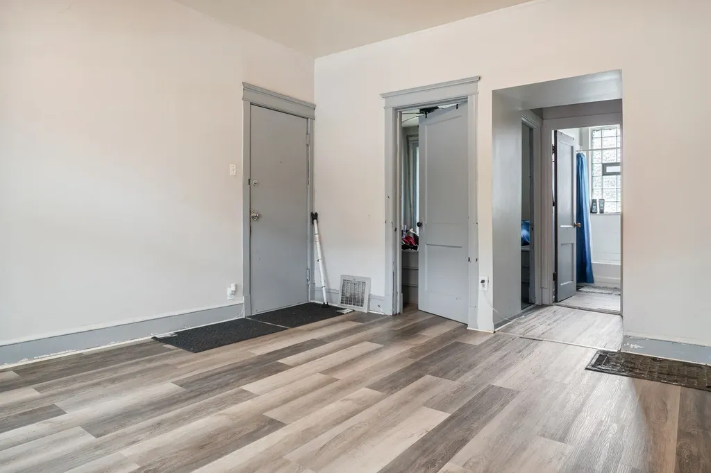 1536 West 70th Street Chicago IL 60636