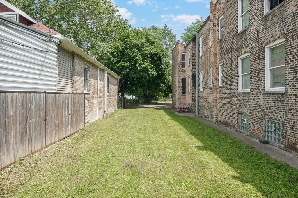 1536 West 70th Street Chicago IL 60636