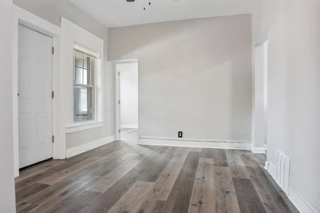 1536 West 70th Street Chicago IL 60636